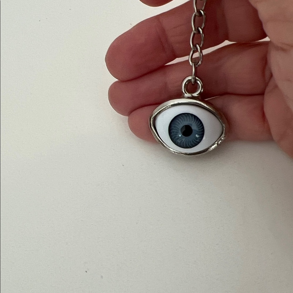 EVIL EYE Metallic Key Holder Silver-tone with blue eye - Picture 2 of 5